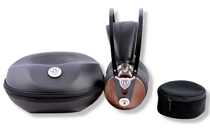 Explorer headphone with tranport- and cable box