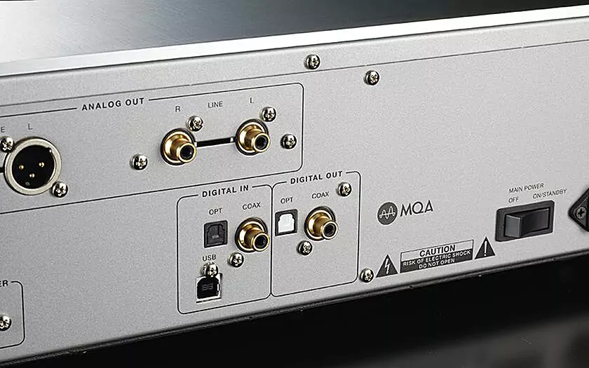 Luxman D-07X CD/SACD Player